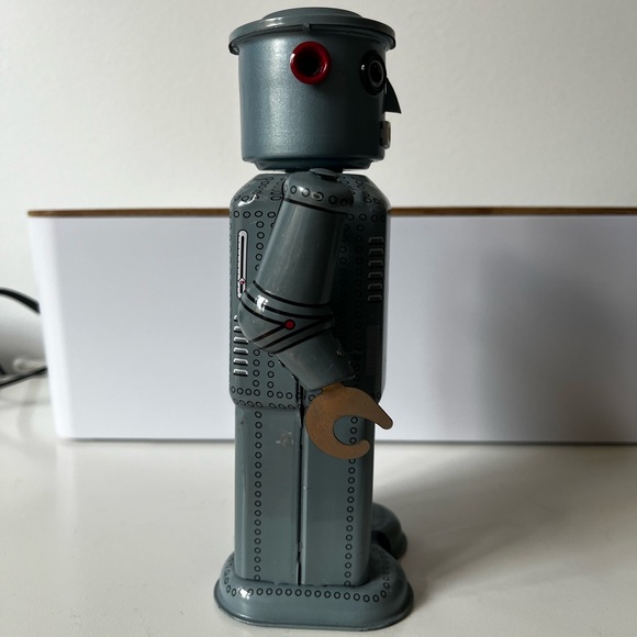 Vintage Tin Robot R-35 Wind Up Tin Toy - Picture 2 of 6